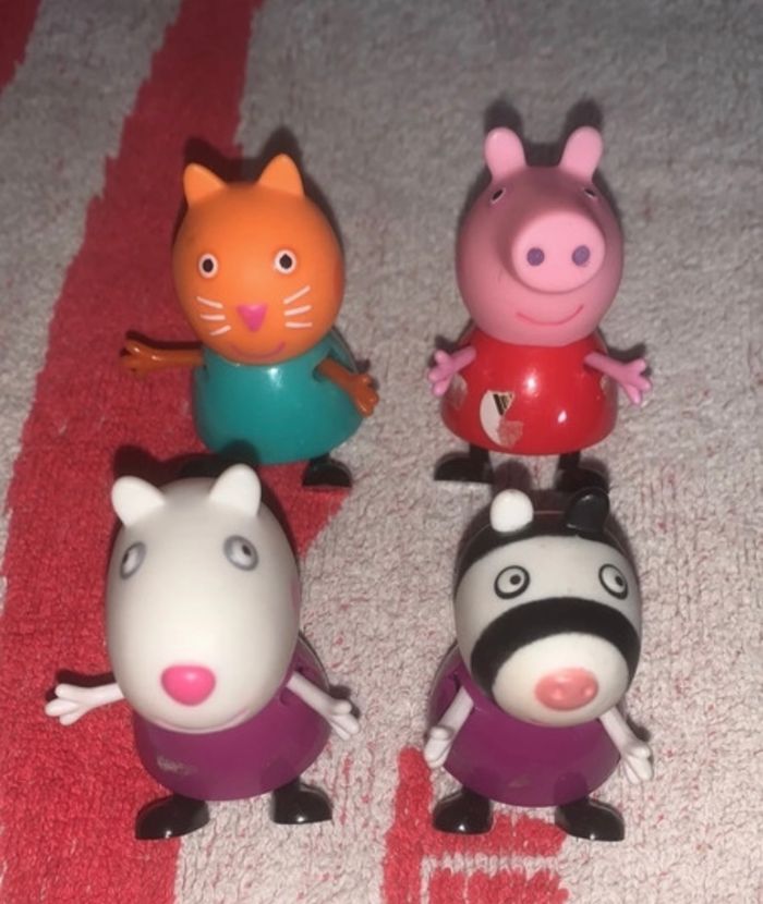 Lot 4 figurines peppa pig