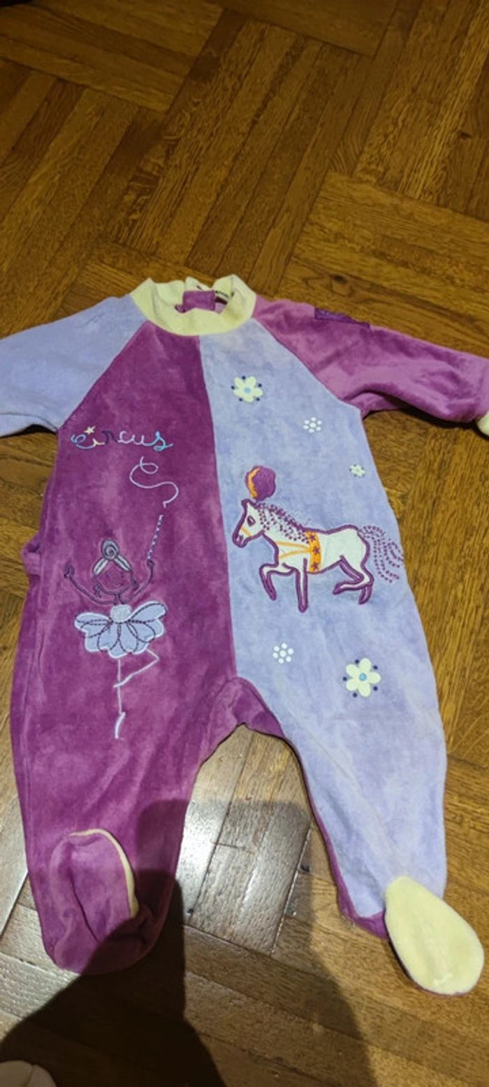 Lot 3 pyjamas 1 mois - photo numéro 5