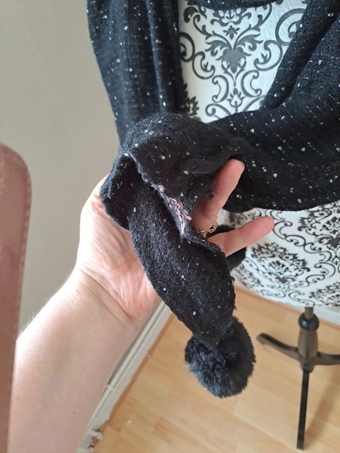 Jolie et longue écharpe à pompons chaude - photo numéro 4