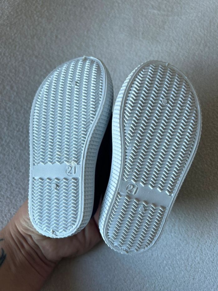 Chaussures en toile neuve 21 - photo numéro 5