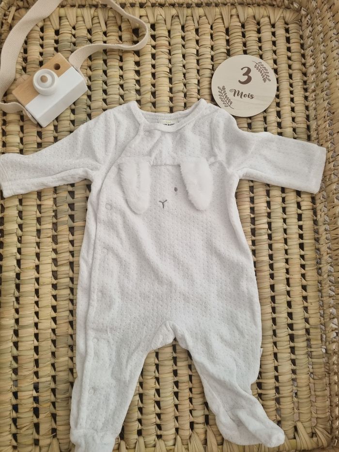 Pyjama tape à l'œil