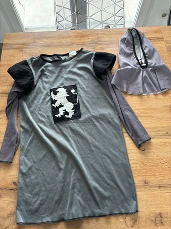 Déguisement enfant chevalier tunique et cagoule taille 120-130 cm