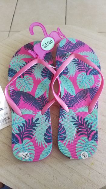 Tong imprimé tropical taille 39 /40 neuve