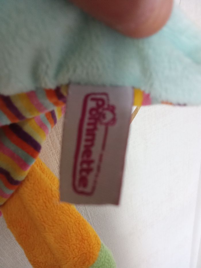 Doudou lion Orange, jaune, blanc, bleu, vert, rayures marque pommette - photo numéro 4