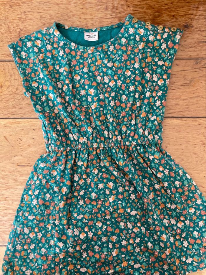 Robe tape a l’œil