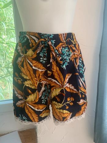 Short fluide fleurie taille M-L