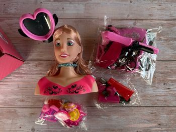  Tête  à coiffer avec accessoires 