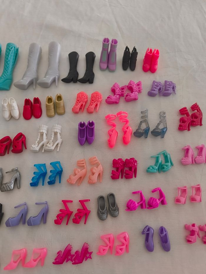 Lot 41 paires chaussures barbie - photo numéro 3