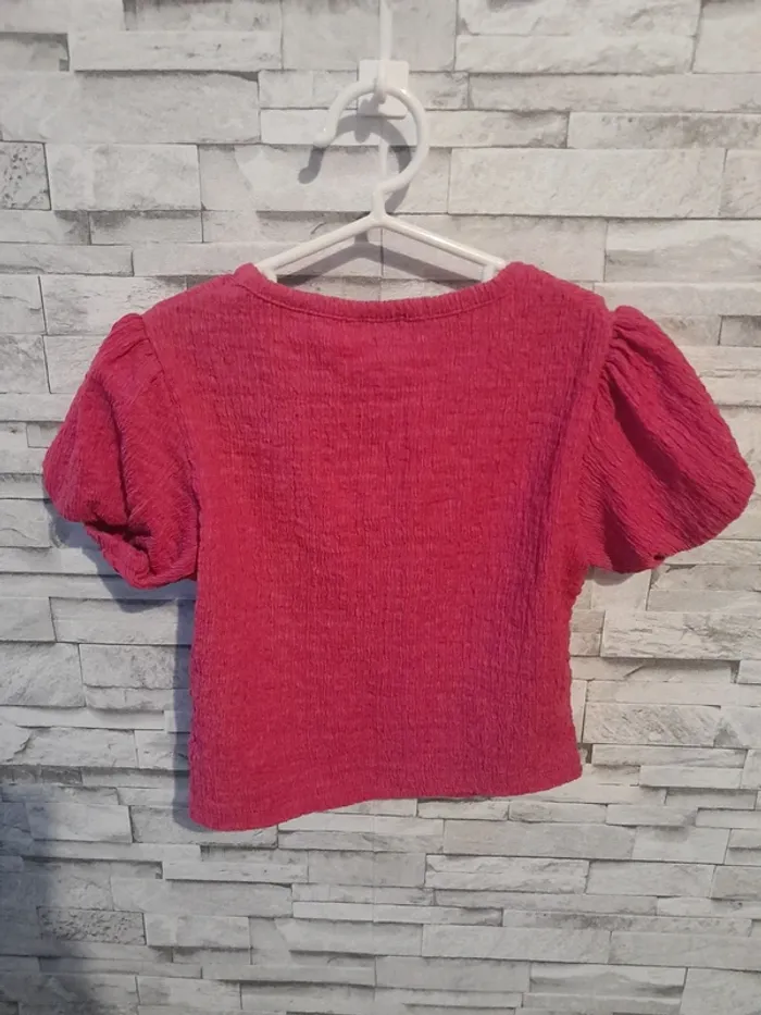 Top - T-shirt de couleur rose - Très bon état - Taille 4 ans - Kiabi - photo numéro 3