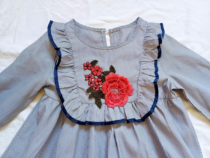 Robe Shein taille 5 ans - photo numéro 2