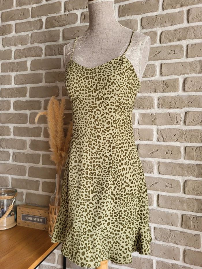 Robe à fines bretelles croisées imprimé léopard vert kaki Zara - Neuve - photo numéro 5
