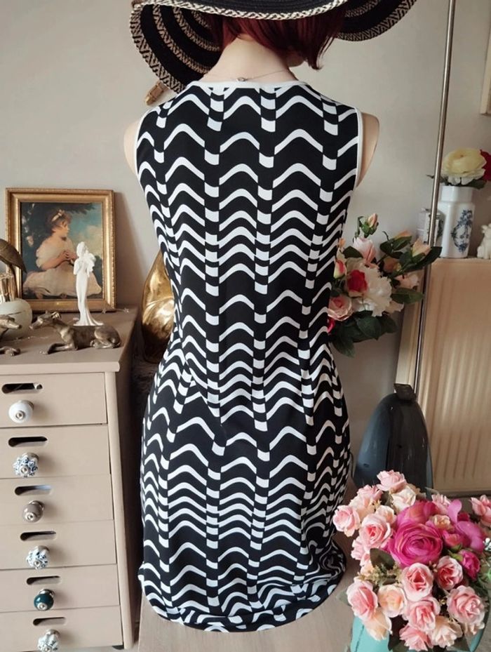 🌿Robe Légère Graphique Près du Corps 123 Taille 36🌿 - photo numéro 7
