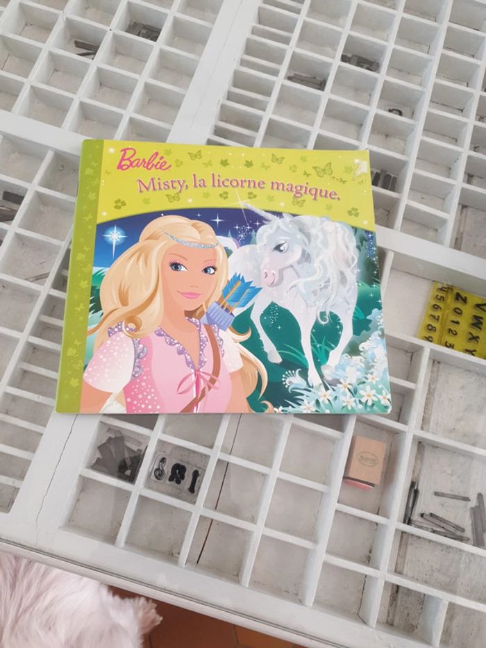 Livre barbie misty la licorne magique
