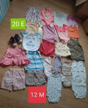 Lot de 23 vêtements bébé filles. et 1 paire de chaussures.
Saison été. Taille 12 mois.