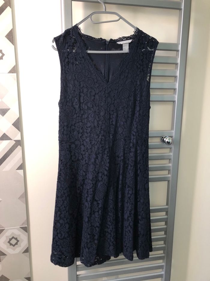 Robe en dentelle bleu marine Taille M