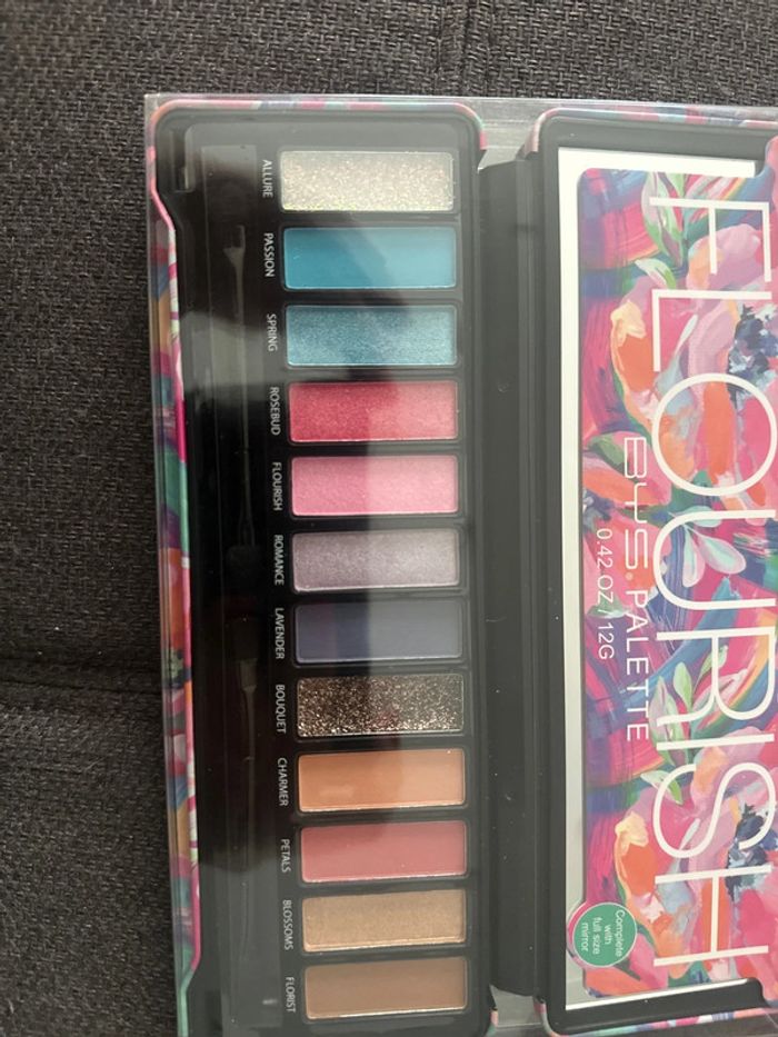 Palette de maquillage Neuve flourish Bys 🌸 - photo numéro 3