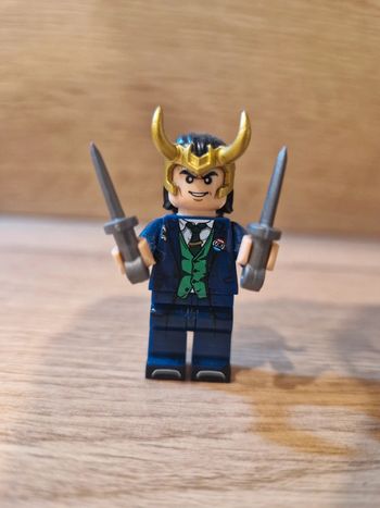 Figurine type lego Loki Thor Marvel
