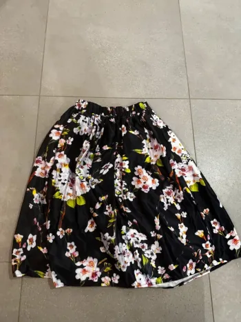 Jupe multicolore en très bon état, 34x65cm