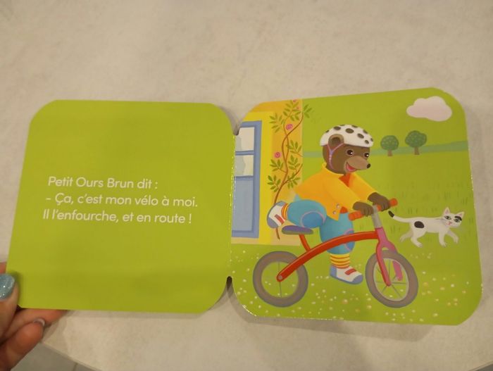 Petit ours brun fait de la draisienne - photo numéro 3