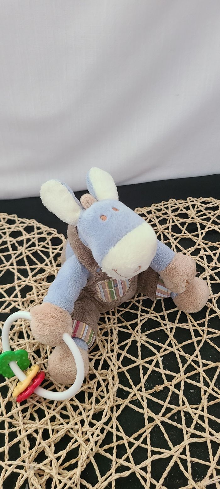 Doudou Ane Paco salopette marron hochet NOUKIE'S