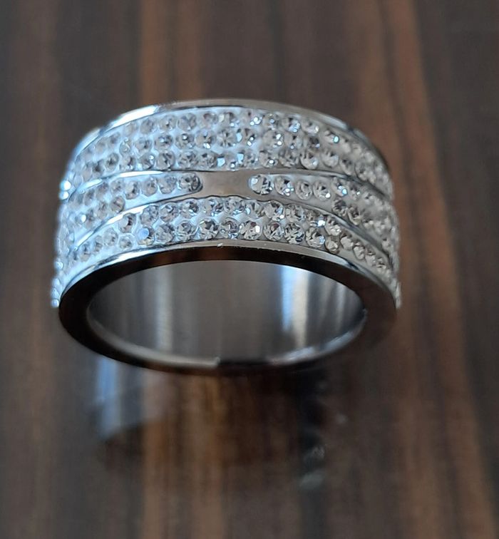 Bague anneau alliance large en acier et strass - photo numéro 4
