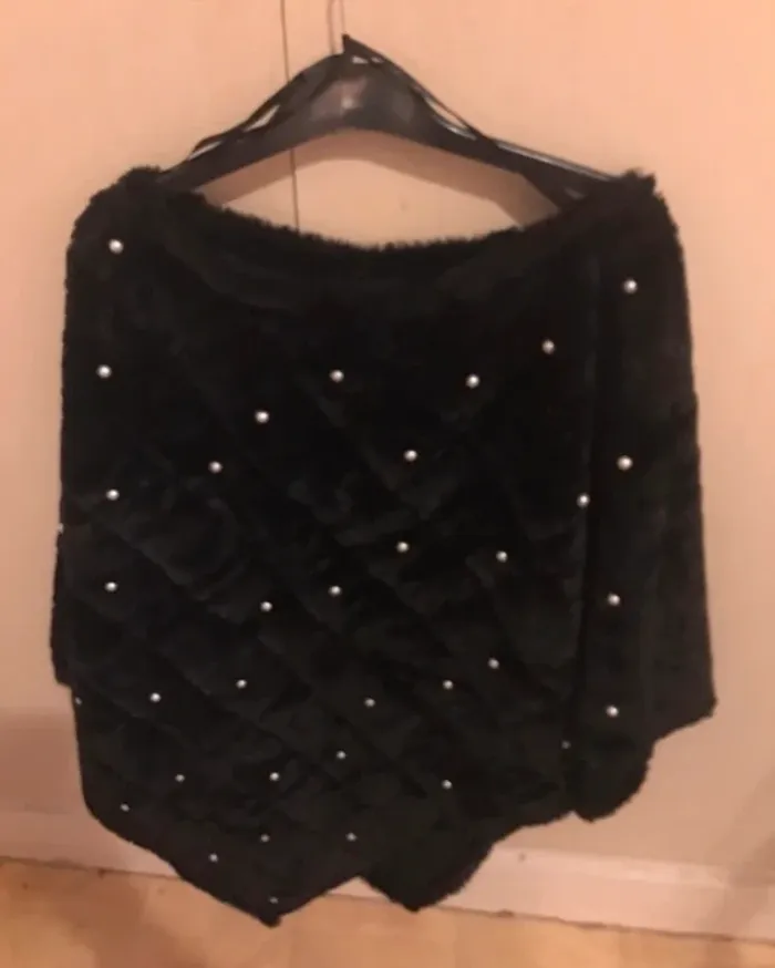 Poncho noir à perles grises T.U - photo numéro 3
