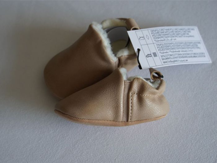Chaussons beiges imitation cuir neufs avec étiquette Taille : 3/6 mois - photo numéro 2