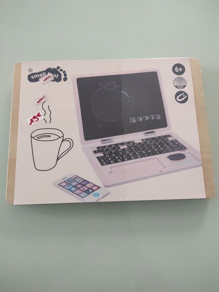 Ordinateur portable en bois