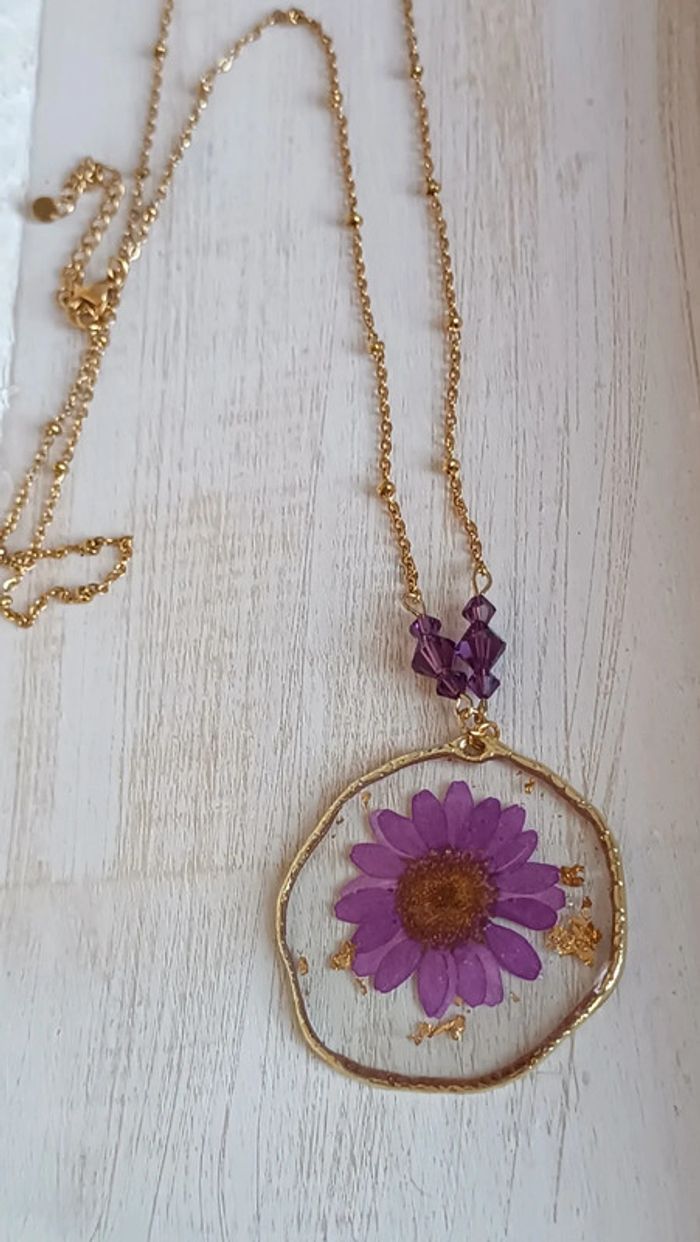 Joli sautoir acier inoxydable et résine