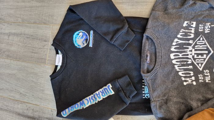 Lot de 4 pulls garçon, taille 5 ans - photo numéro 3