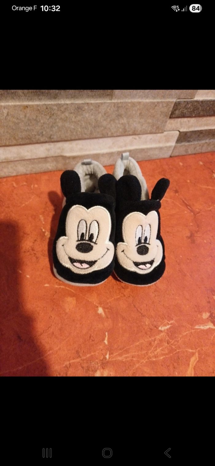 Pantoufles bébé taille 6 / 9 mois