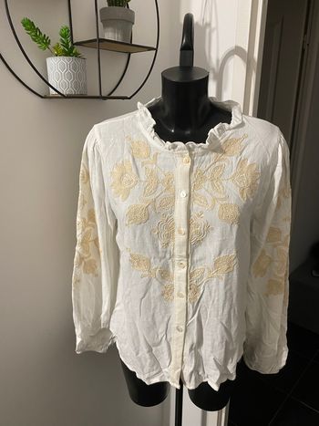 Chemise blanche et beige