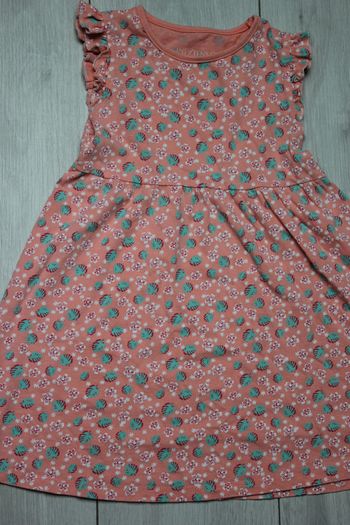 Robe à manches très courtes