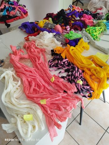 Voile de nylon pour fabrication de fleurs et personnage.