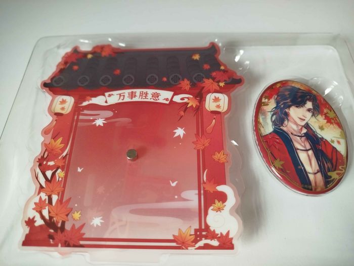 Stand acrylique San Lang avec badge ( heaven official's blessing / TGCF ) - photo numéro 2