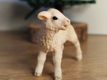 Schleich Agneau blanc Figurine animal de la ferme