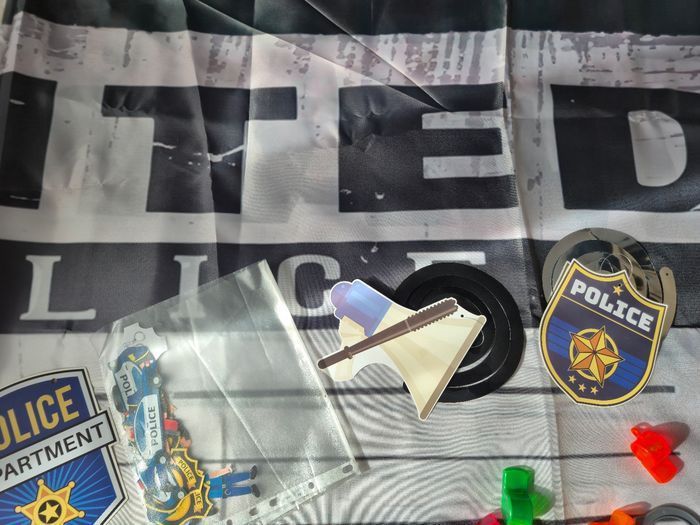 Lot decoration anniversaire et accessiures degyisement Police - photo numéro 4
