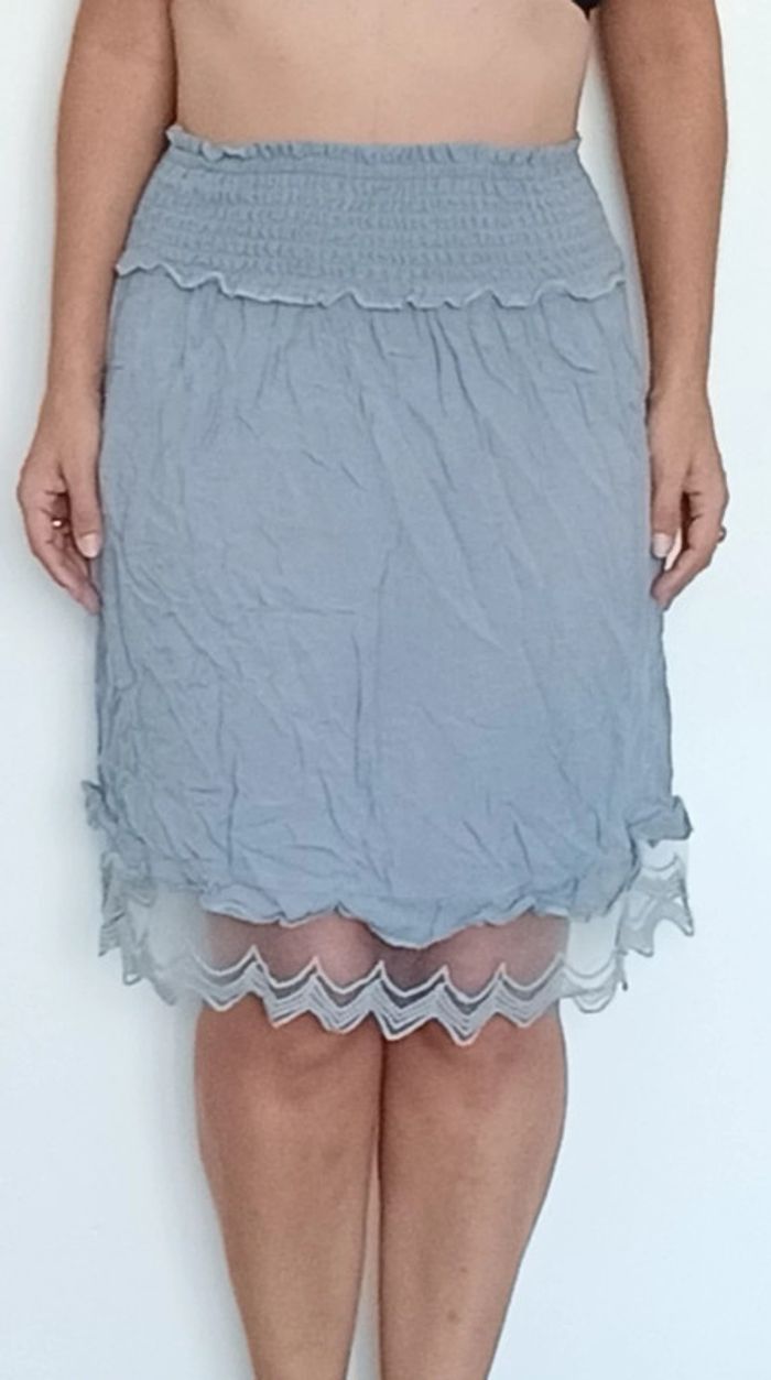 Jolie jupe mi-longue - photo numéro 3