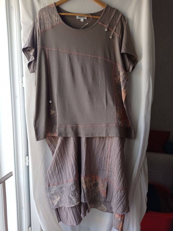 ENSEMBLE AFIBEL HAUT + JUPE Marron.