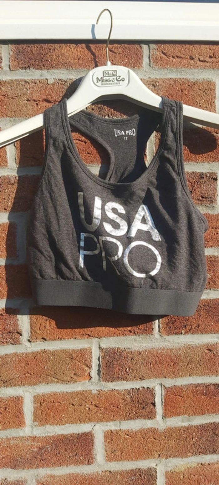 Top de sport gris avec ecriture métal usa pro