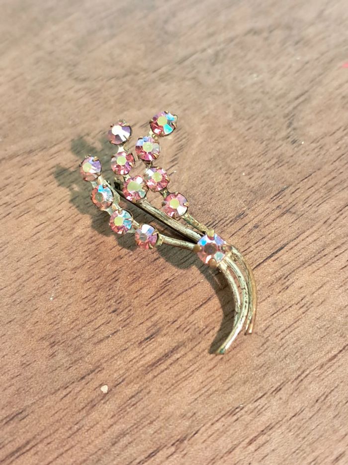 Broche fantaisie ancienne petite gerbe de fleurd - photo numéro 2