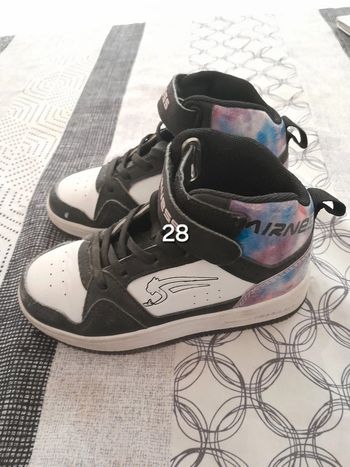 Chaussure fille neuve 28 airness