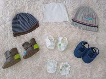 Lot bonnets chaussures 6 mois