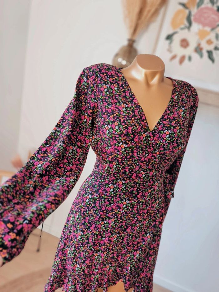 🌸 Robe portefeuille fleurie Even&Odd - Taille 38 - Neuve avec étiquettes 🌸 - photo numéro 3