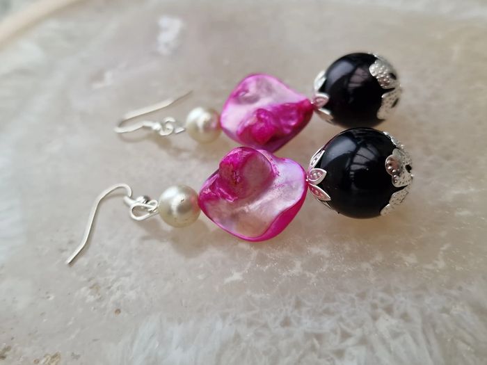 Boucles D'oreilles Perles Noir Et Blanc Perles Coquillage Fuchsia - photo numéro 10