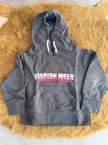 Pull eleven paris fille 3 ans très bon état