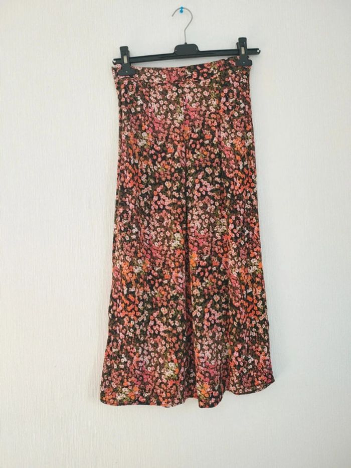 Jupe fleurie mi-longue H&M en taille 36 - photo numéro 5