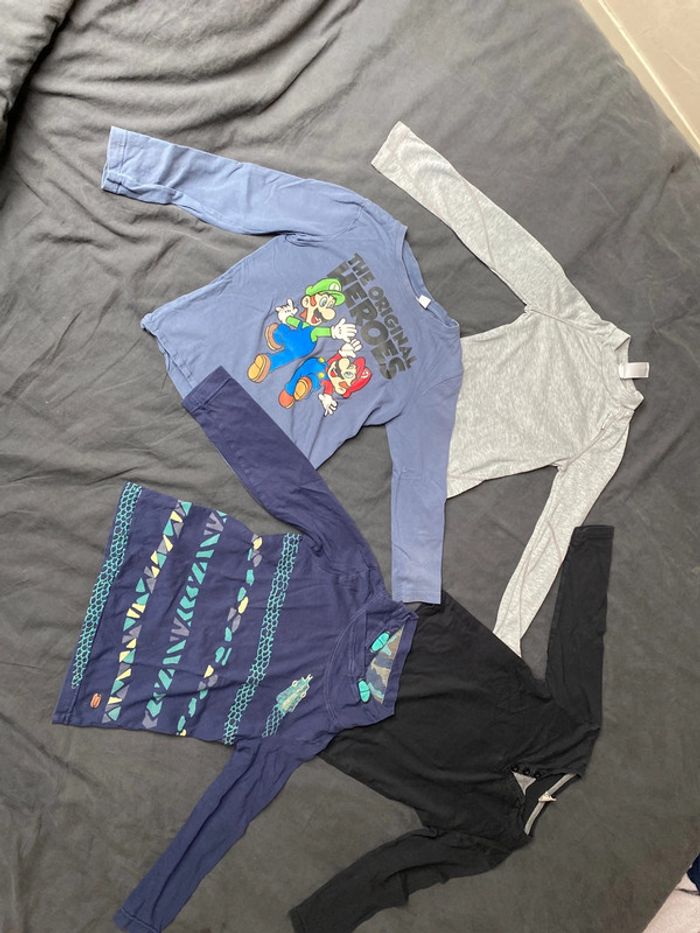 Lot pull leger manche longue dont un mario