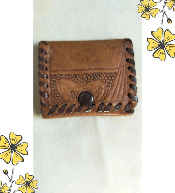 Petit porte-monnaie vintage en cuir brodé – fait main, signé - photo numéro 2