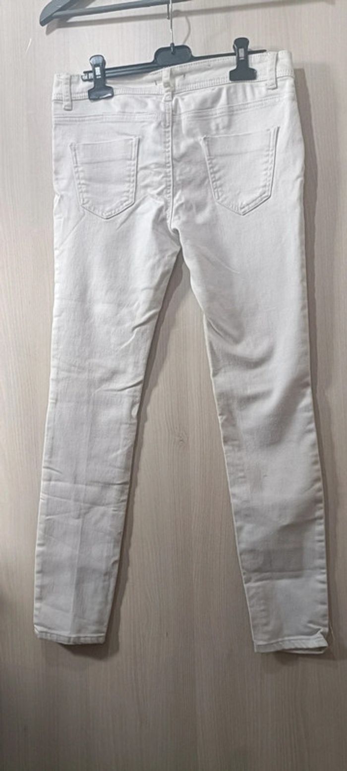 Jean blanc skinny Kiabi taille 38/40 - photo numéro 2
